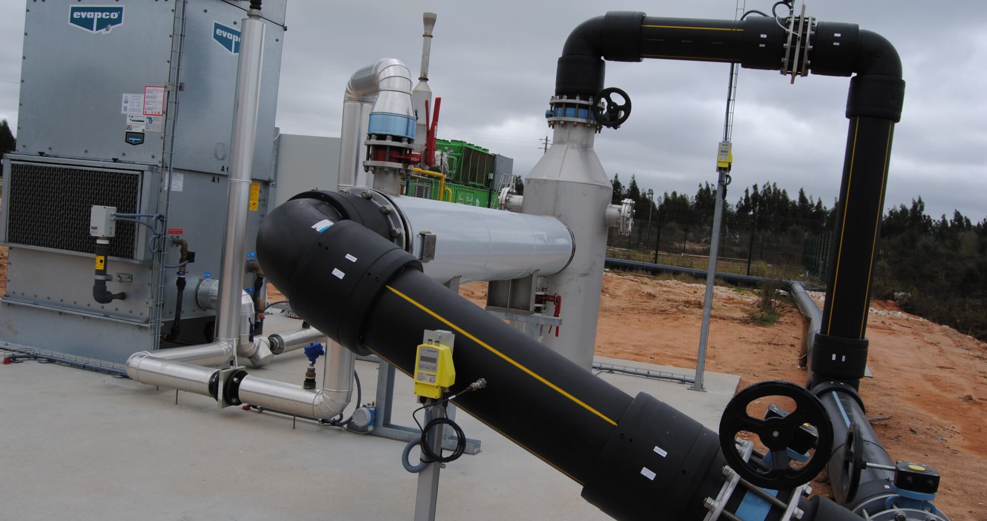 Motor generators at the Mato da Cruz landfill produce electricity from biogas (Photo Valorsul).jpg